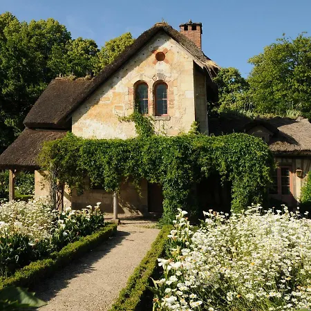 Le Petit Neptune Apartment