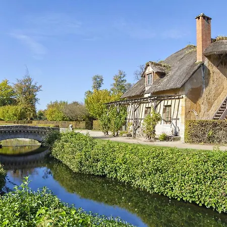 Le Petit Neptune Apartment Versailles